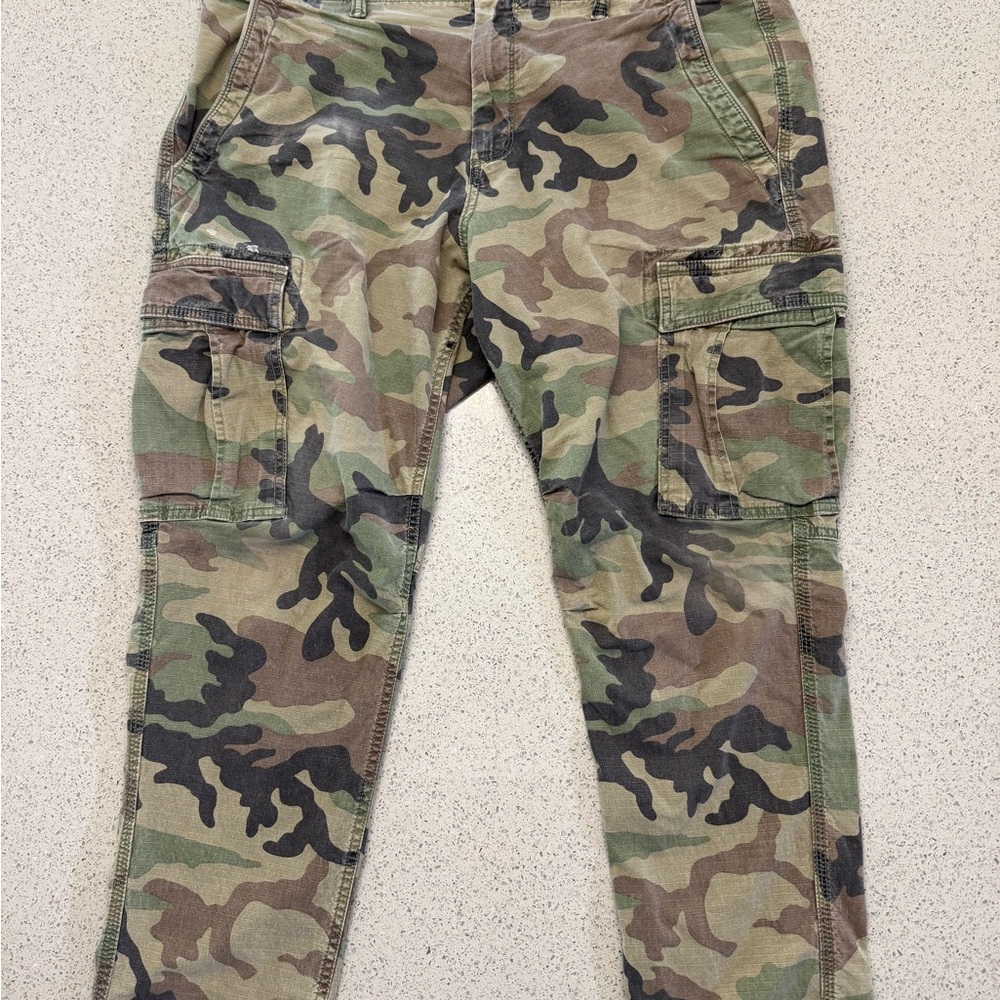 Gap Camouflage Cargo Pants 36x28